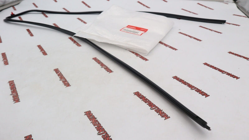 HONDA CRX RIGHT PASSENGER QUARTER WINDOW GLASS OUTSIDE MOLDING OEM 89 90 91