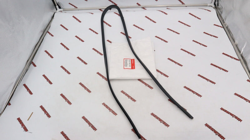 HONDA CRX RIGHT PASSENGER QUARTER WINDOW GLASS OUTSIDE MOLDING OEM 89 90 91