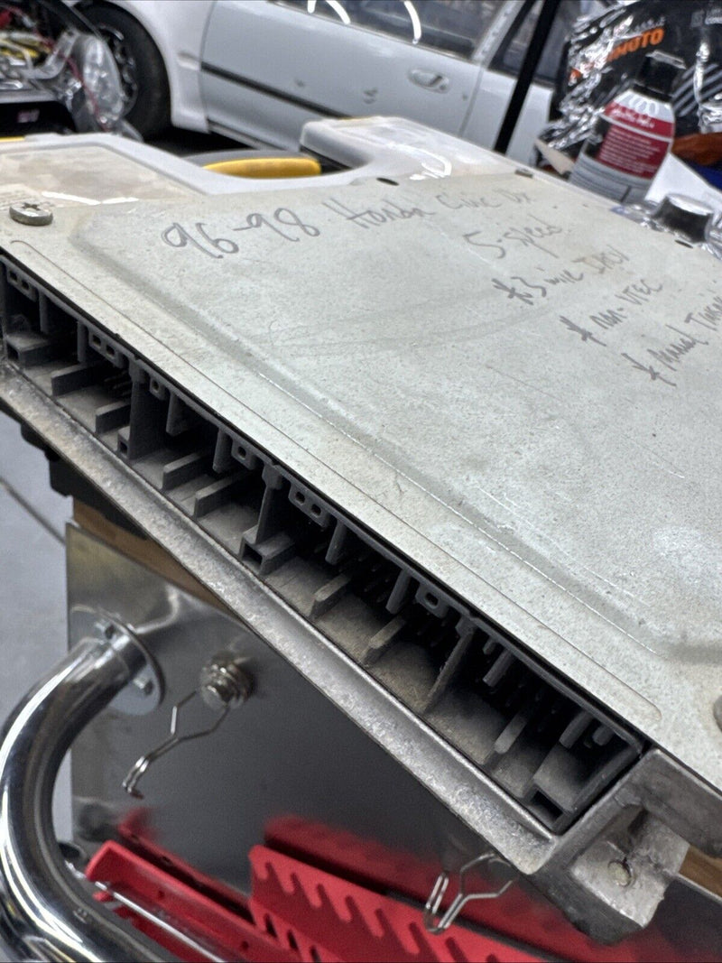 1996 97 98 HONDA CIVIC OEM ENGINE CONTROL MODULE 37820-P2E-L31